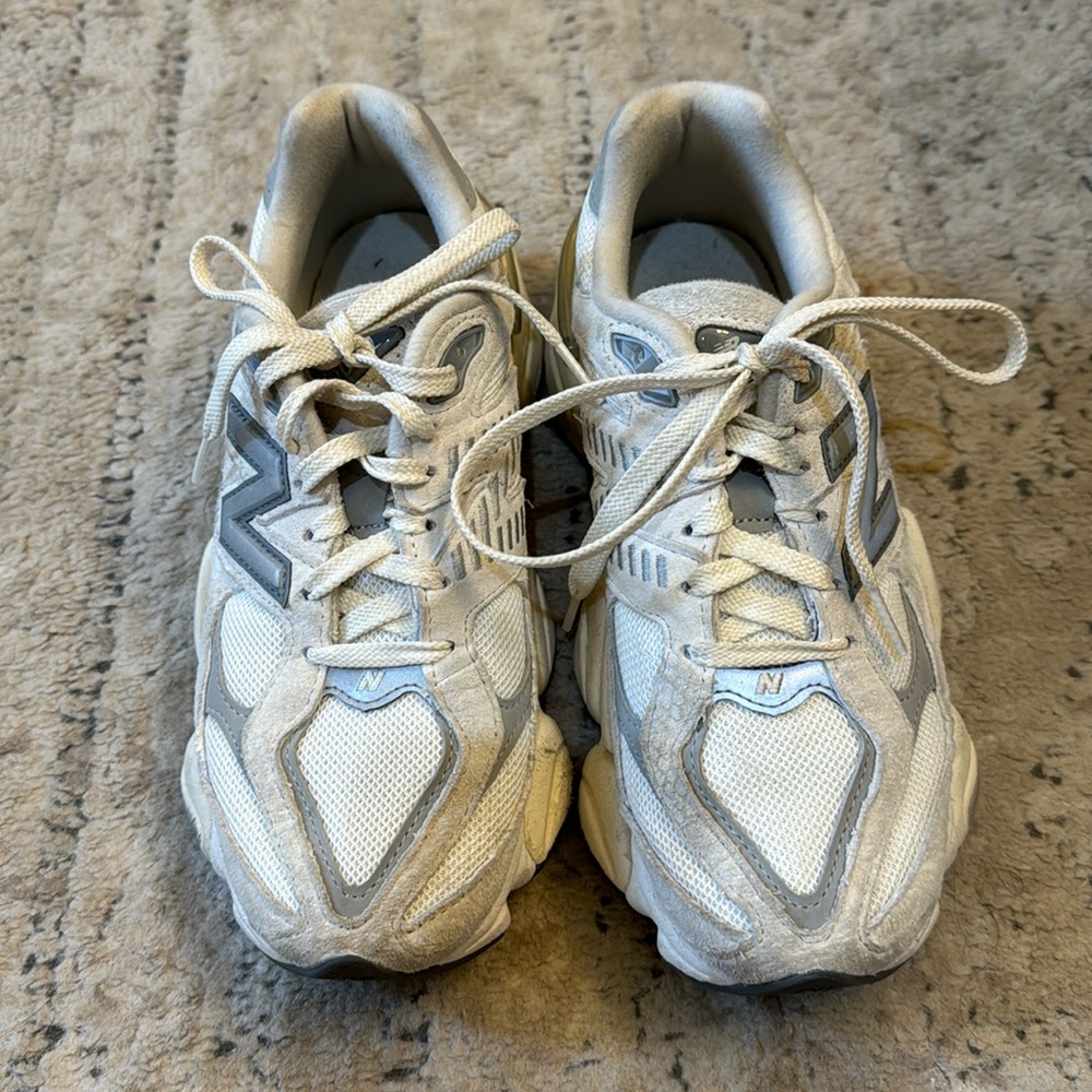 New balance 9060- unisex size 5.5